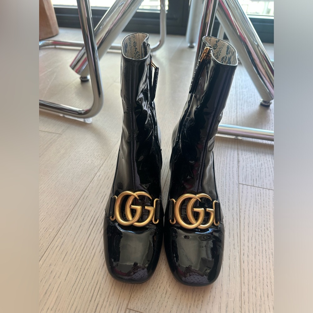 GUCCI DOUBLE G LOGO PATENT LEATHER BOOTS